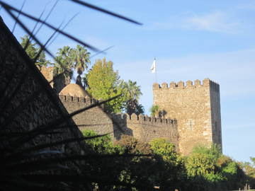 que-ver-en-jerez-de-los-caballeros-la-alcazaba-y-la-torre-del-homenaje_xs